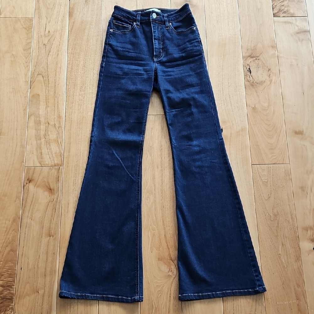 Dynamite High Rise Flared Jeans, Size 26 - Picture 2 of 8